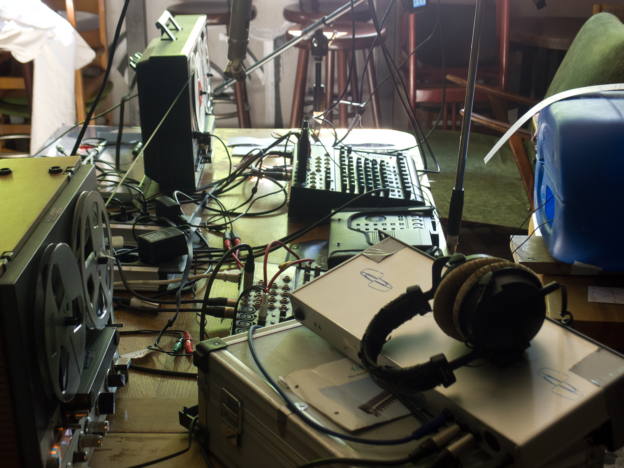 2020-05-01 'sand' Remix Teil 13 (Remix + Aufnahme Tonband, 2te Reprise) (Audio + Video)